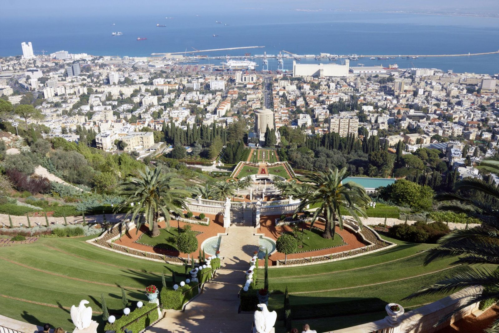 חיפה נוף גן הבהאיים העיר והנמל באור יום